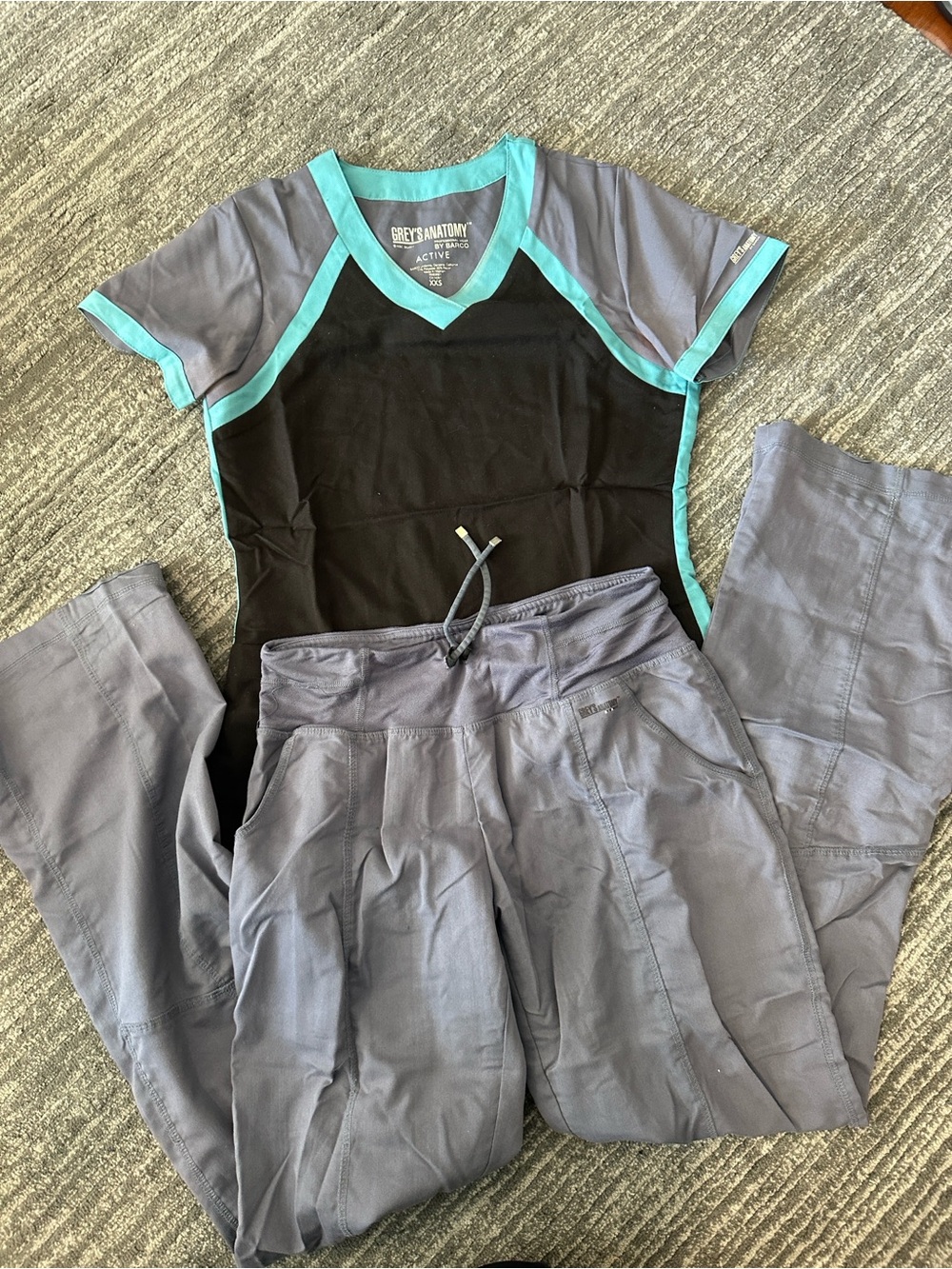 Grey's Anatomy Women's Scrub Set in Gray with Teal Trim